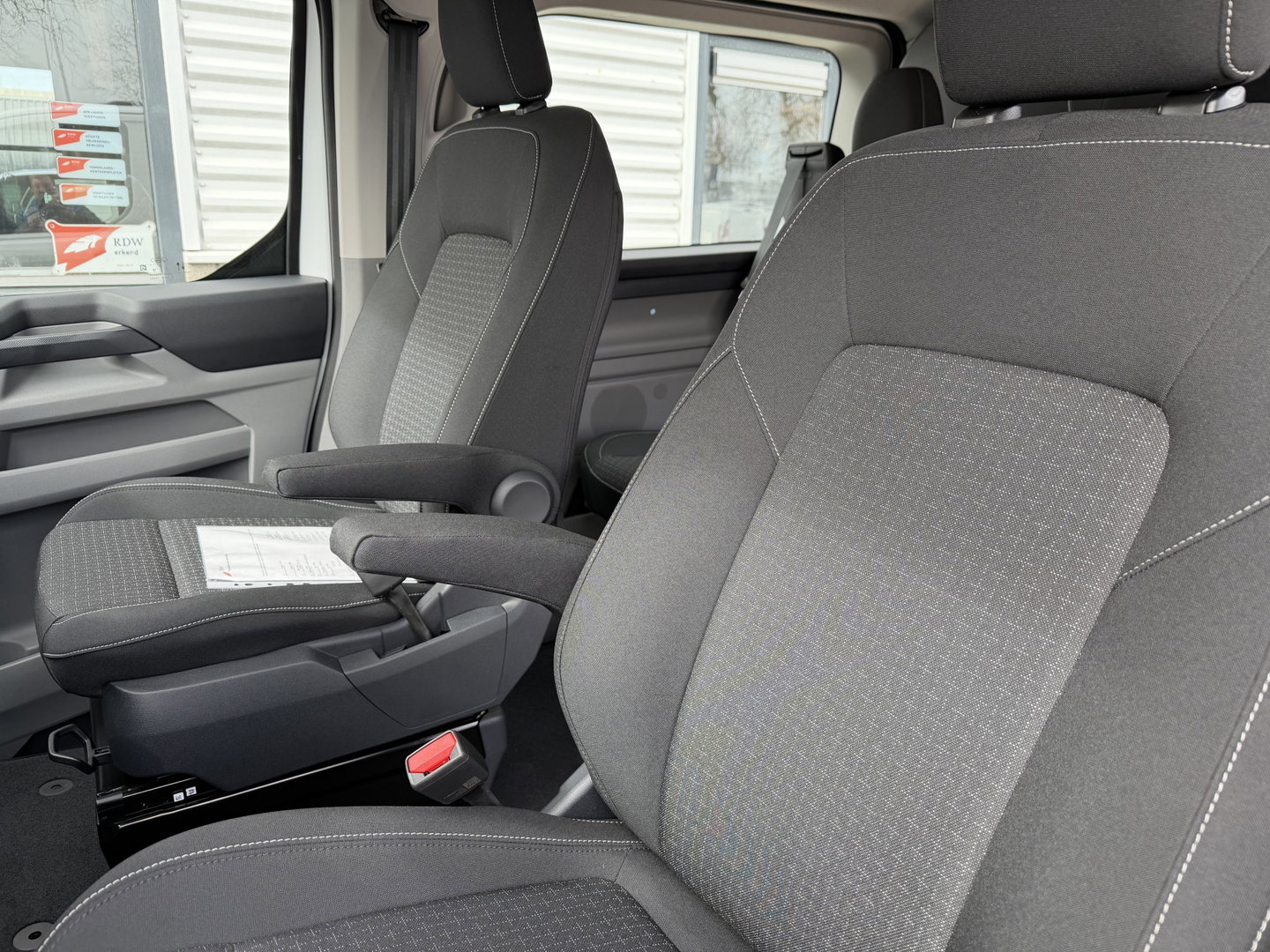 Ford Transit Custom 320 2.0 TDCI L2H1 Trend originele Ford dubbel cabine affabriek / prijs rijklaar € 39.950 ex btw / lease vanaf € 652 / dubbele schuifdeur / NIEUWE bus / BPM vrij !