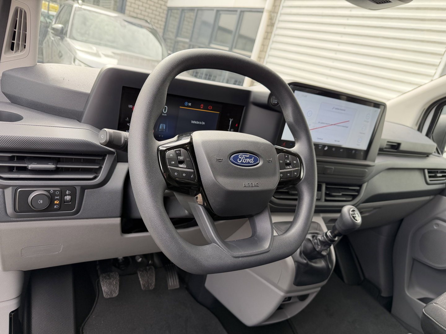 Ford Transit Custom 320 2.0 TDCI L2H1 Trend originele Ford dubbel cabine affabriek / prijs rijklaar € 39.950 ex btw / lease vanaf € 652 / dubbele schuifdeur / NIEUWE bus / BPM vrij !