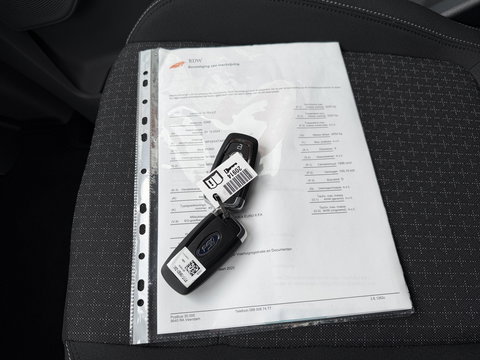 Ford Transit Custom 320 2.0 TDCI L2H1 Trend originele Ford dubbel cabine affabriek / prijs rijklaar € 39.950 ex btw / lease vanaf € 652 / dubbele schuifdeur / NIEUWE bus / BPM vrij !