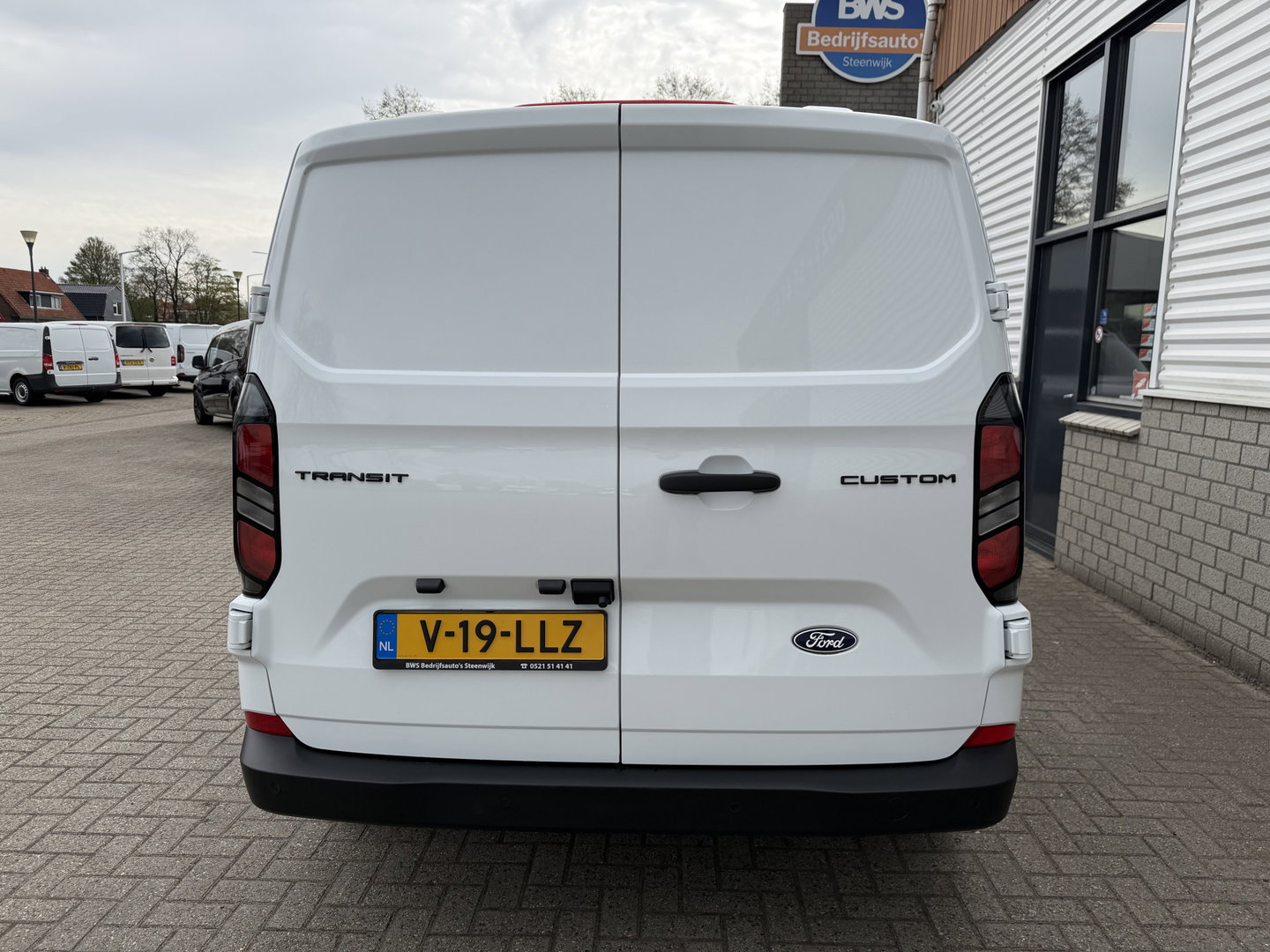 Ford Transit Custom 320 2.0 TDCI L2H1 Trend originele Ford dubbel cabine affabriek / prijs rijklaar € 39.950 ex btw / lease vanaf € 652 / dubbele schuifdeur / NIEUWE bus / BPM vrij !