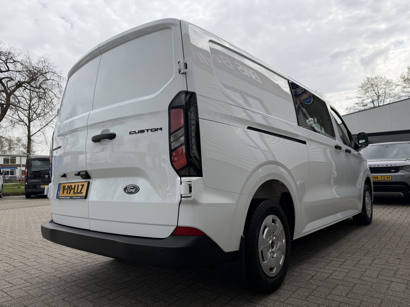 Ford Transit Custom 320 2.0 TDCI L2H1 Trend originele Ford dubbel cabine affabriek / prijs rijklaar € 39.950 ex btw / lease vanaf € 652 / dubbele schuifdeur / NIEUWE bus / BPM vrij !
