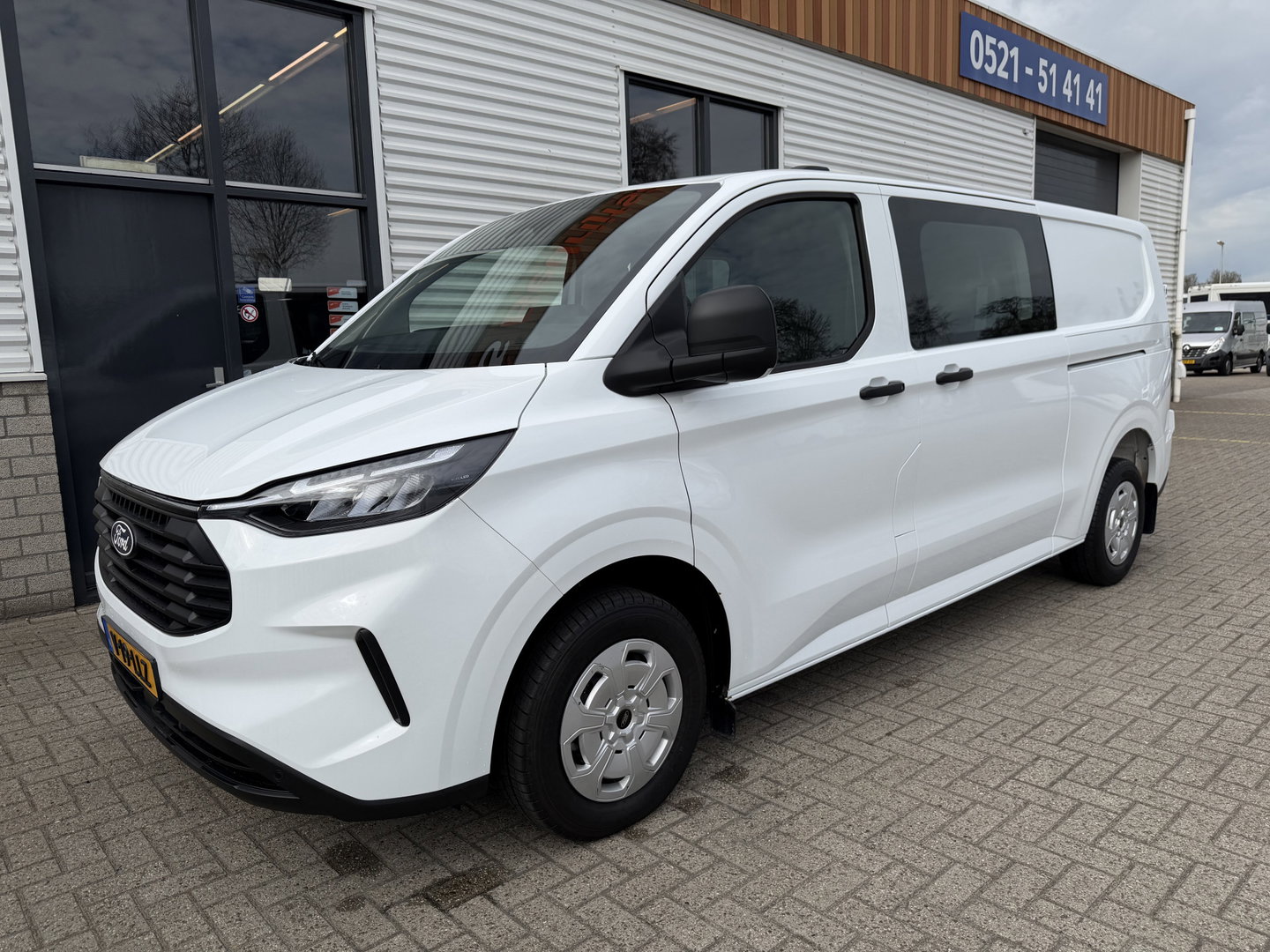 Ford Transit Custom 320 2.0 TDCI L2H1 Trend originele Ford dubbel cabine affabriek / prijs rijklaar € 39.950 ex btw / lease vanaf € 652 / dubbele schuifdeur / NIEUWE bus / BPM vrij !
