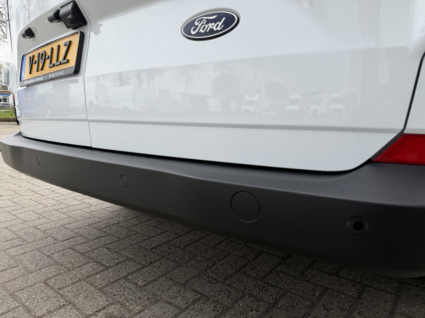 Ford Transit Custom 320 2.0 TDCI L2H1 Trend originele Ford dubbel cabine affabriek / prijs rijklaar € 39.950 ex btw / lease vanaf € 652 / dubbele schuifdeur / NIEUWE bus / BPM vrij !