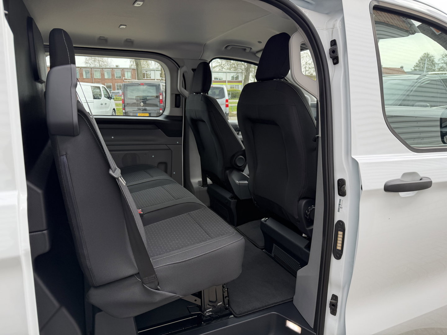 Ford Transit Custom 320 2.0 TDCI L2H1 Trend originele Ford dubbel cabine affabriek / prijs rijklaar € 39.950 ex btw / lease vanaf € 652 / dubbele schuifdeur / NIEUWE bus / BPM vrij !