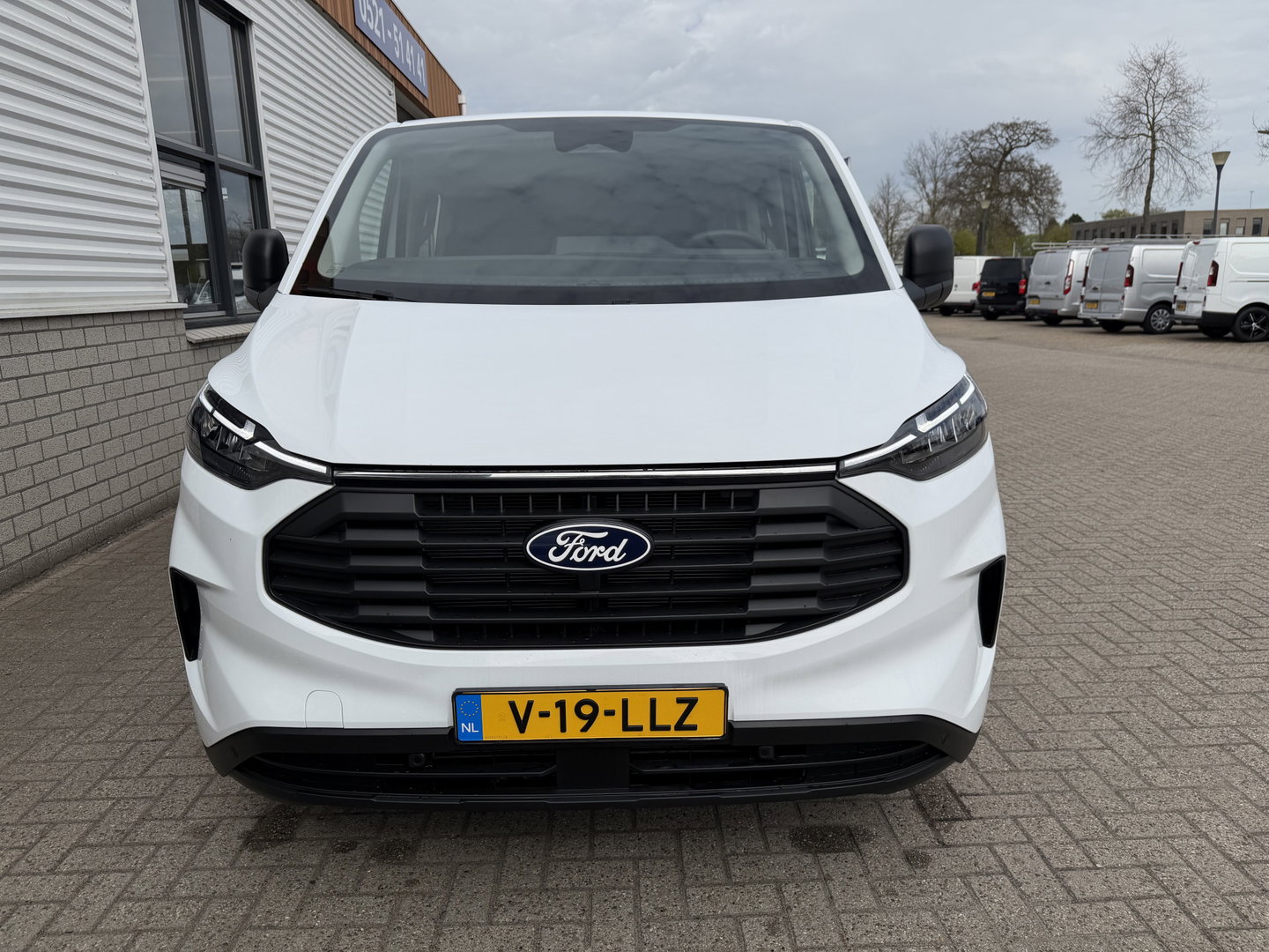 Ford Transit Custom 320 2.0 TDCI L2H1 Trend originele Ford dubbel cabine affabriek / prijs rijklaar € 39.950 ex btw / lease vanaf € 652 / dubbele schuifdeur / NIEUWE bus / BPM vrij !