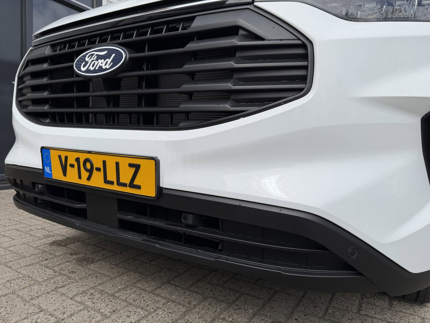 Ford Transit Custom 320 2.0 TDCI L2H1 Trend originele Ford dubbel cabine affabriek / prijs rijklaar € 39.950 ex btw / lease vanaf € 652 / dubbele schuifdeur / NIEUWE bus / BPM vrij !