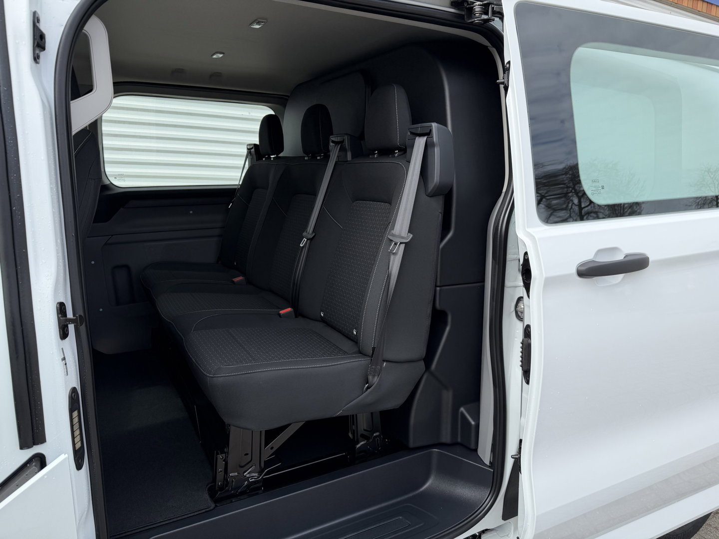 Ford Transit Custom 320 2.0 TDCI L2H1 Trend originele Ford dubbel cabine affabriek / prijs rijklaar € 39.950 ex btw / lease vanaf € 652 / dubbele schuifdeur / NIEUWE bus / BPM vrij !