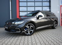 Volkswagen Passat - Variant Business 1.4 TSI PHEV GTE Business 218PK | Pano | Led | Carplay | Trekhaak | ACC | Stoel & Stuurwielverwarming | Trekhaak | Leder | Massage | Virtual Cockpit | SOH 93%
