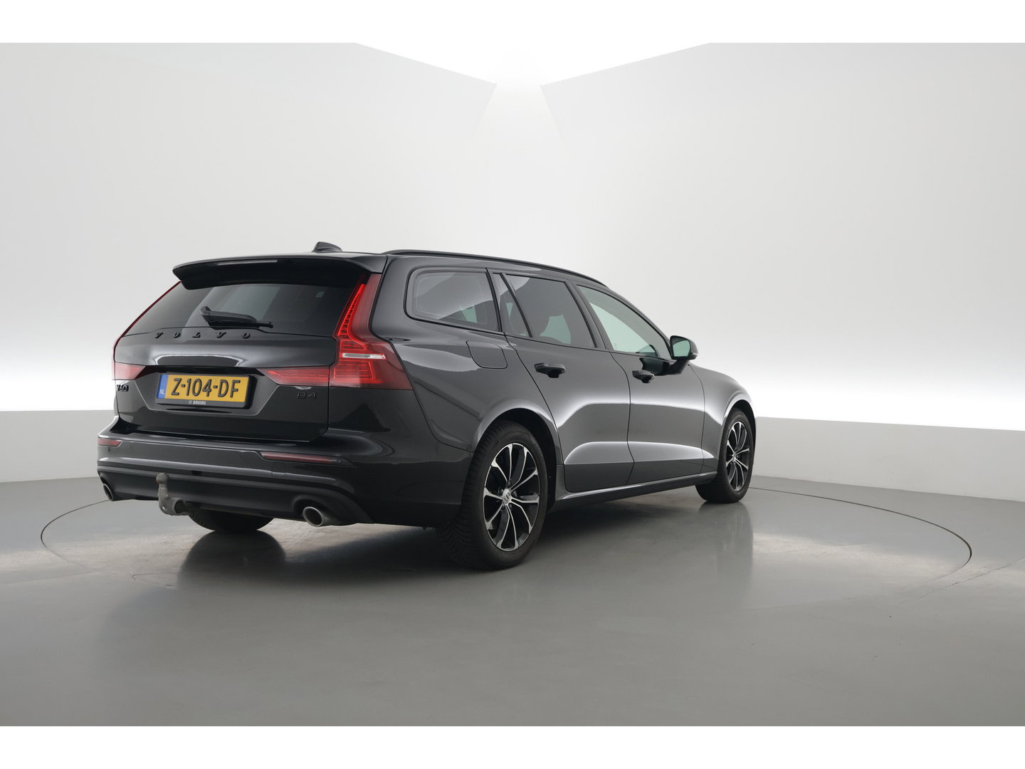 Volvo V60 2.0 B4 Momentum Business | ACC | Trekhaak | Carplay | stoel verwarming |