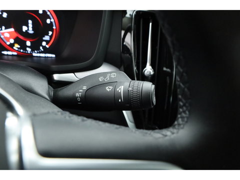 Volvo V60 2.0 B4 Momentum Business | ACC | Trekhaak | Carplay | stoel verwarming |