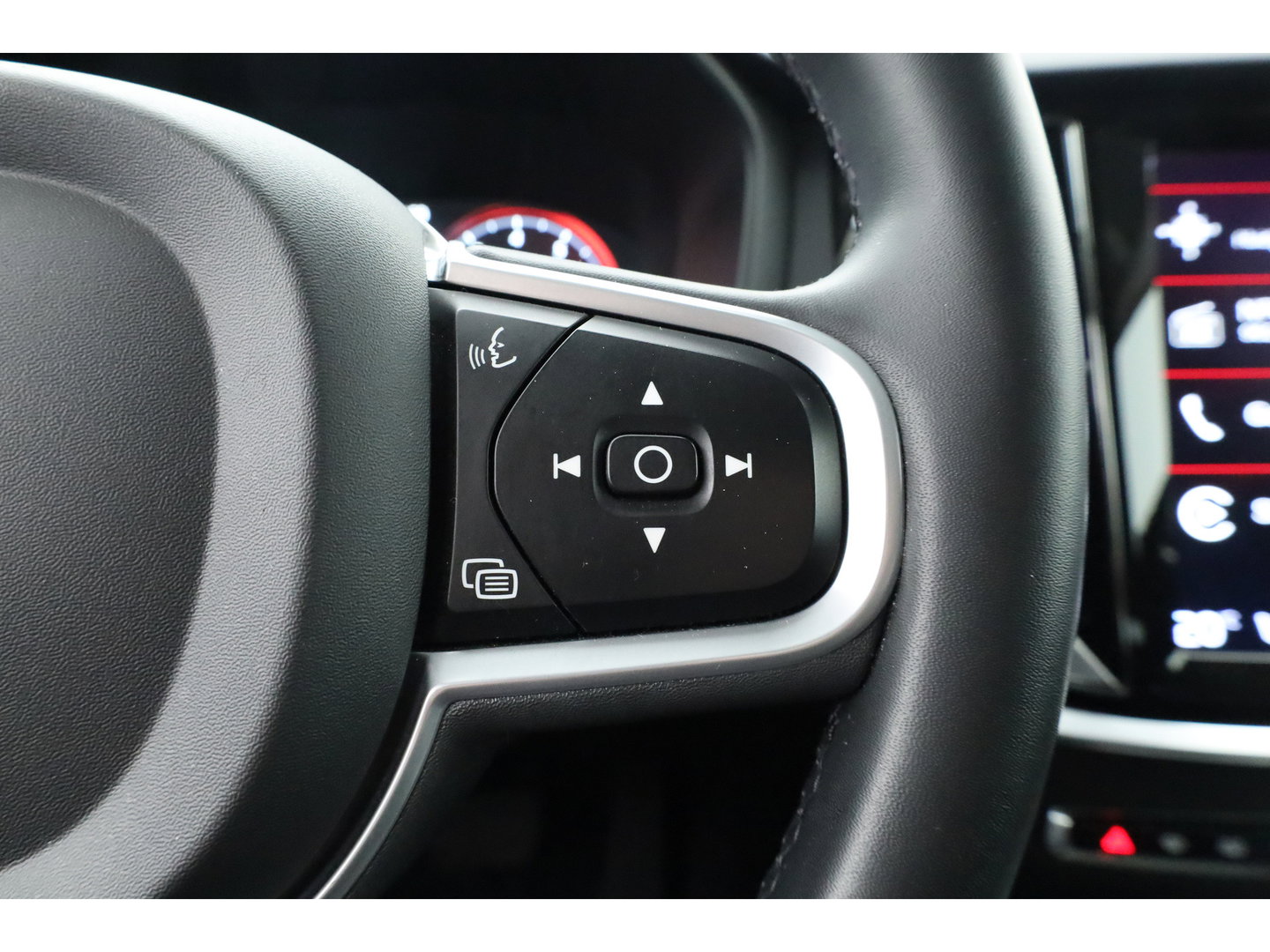 Volvo V60 2.0 B4 Momentum Business | ACC | Trekhaak | Carplay | stoel verwarming |