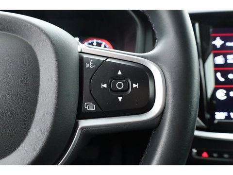 Volvo V60 2.0 B4 Momentum Business | ACC | Trekhaak | Carplay | stoel verwarming |