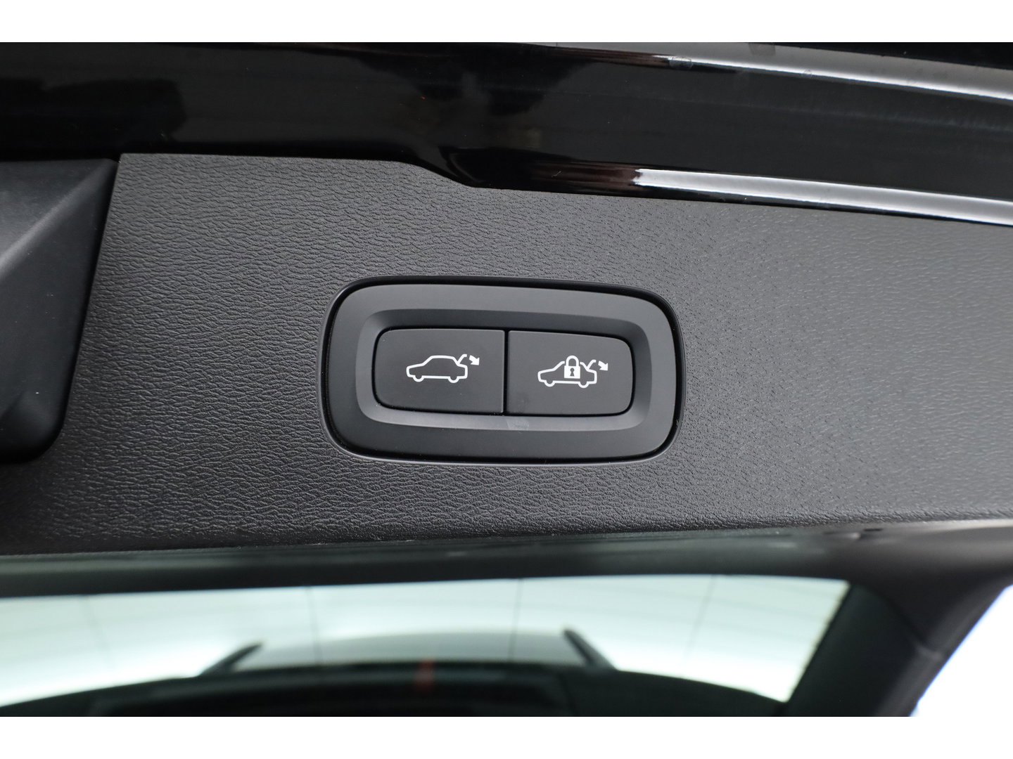 Volvo V60 2.0 B4 Momentum Business | ACC | Trekhaak | Carplay | stoel verwarming |