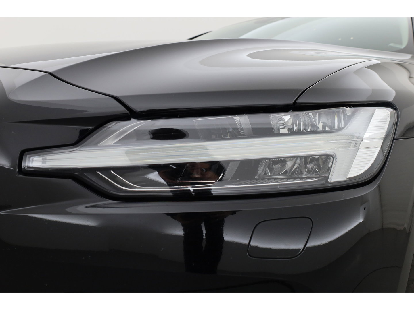 Volvo V60 2.0 B4 Momentum Business | ACC | Trekhaak | Carplay | stoel verwarming |