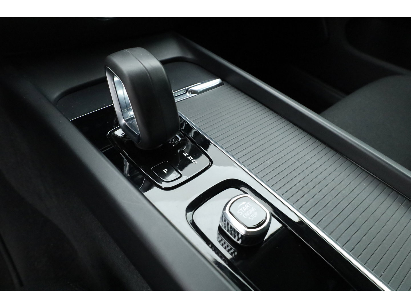 Volvo V60 2.0 B4 Momentum Business | ACC | Trekhaak | Carplay | stoel verwarming |