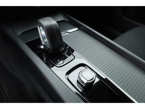 Volvo V60 2.0 B4 Momentum Business | ACC | Trekhaak | Carplay | stoel verwarming |