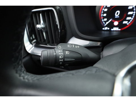 Volvo V60 2.0 B4 Momentum Business | ACC | Trekhaak | Carplay | stoel verwarming |