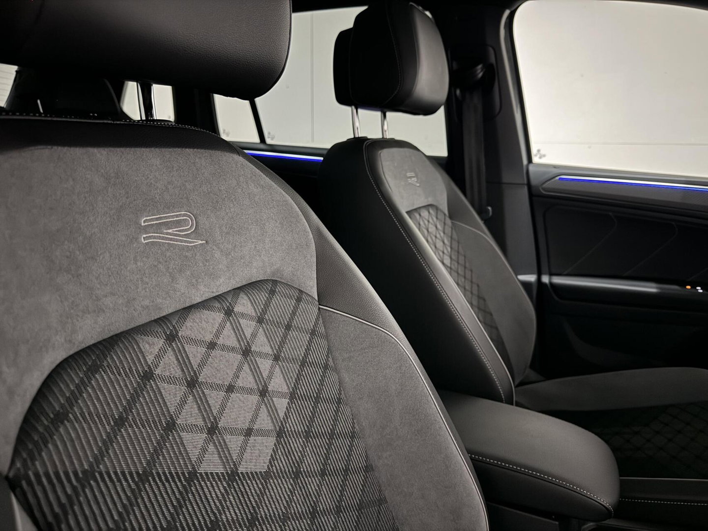 Volkswagen Tiguan 1.4 TSI eHybrid Black Style R-Line Pano Sfeer Trekh.