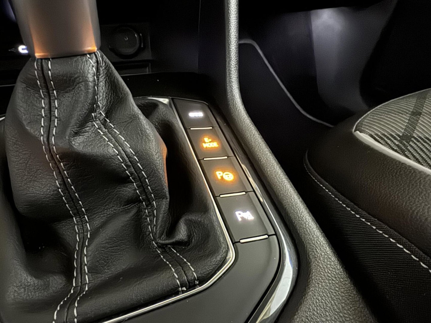 Volkswagen Tiguan 1.4 TSI eHybrid Black Style R-Line Pano Sfeer Trekh.