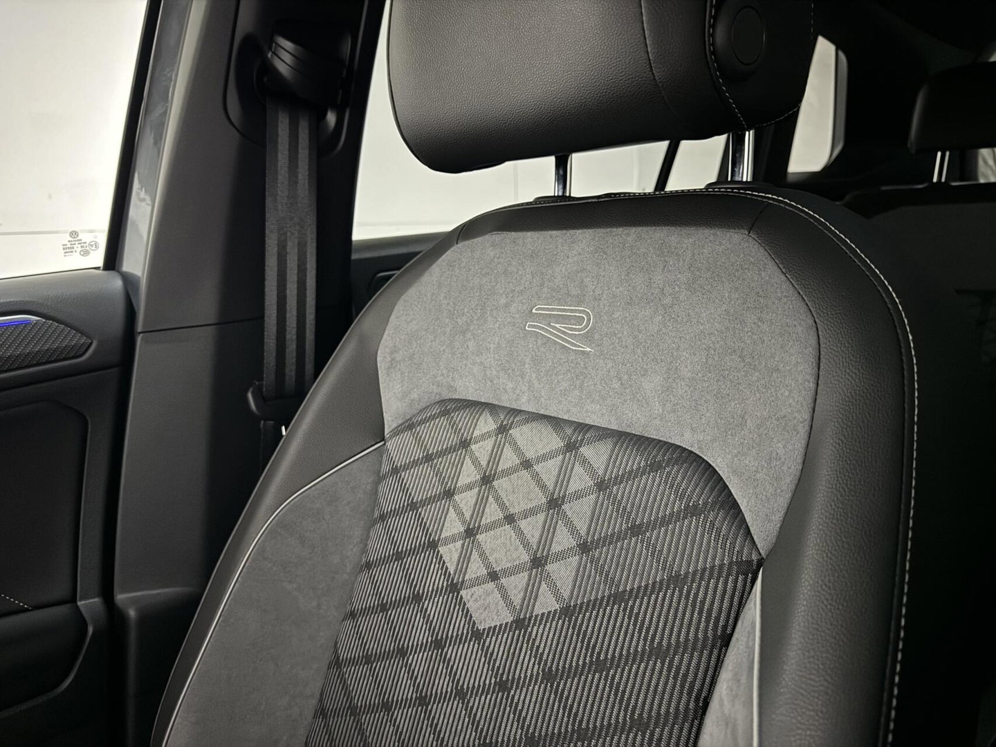 Volkswagen Tiguan 1.4 TSI eHybrid Black Style R-Line Pano Sfeer Trekh.