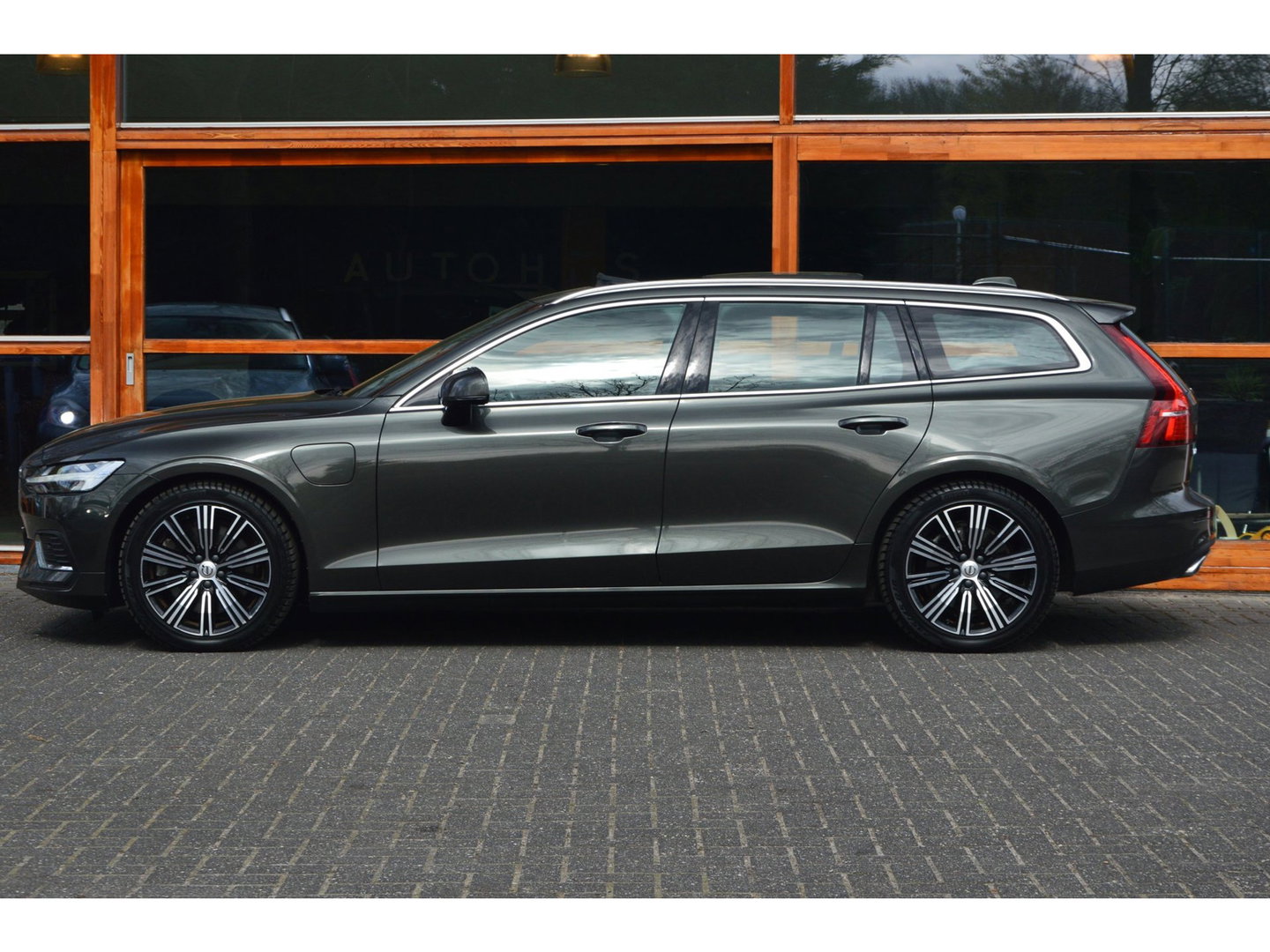 Volvo V60 T6 Hybride AWD Inscription | Adaptive Cruise | Panoramdak | 360° Camera | Stoel + Stuur Verwarmd |