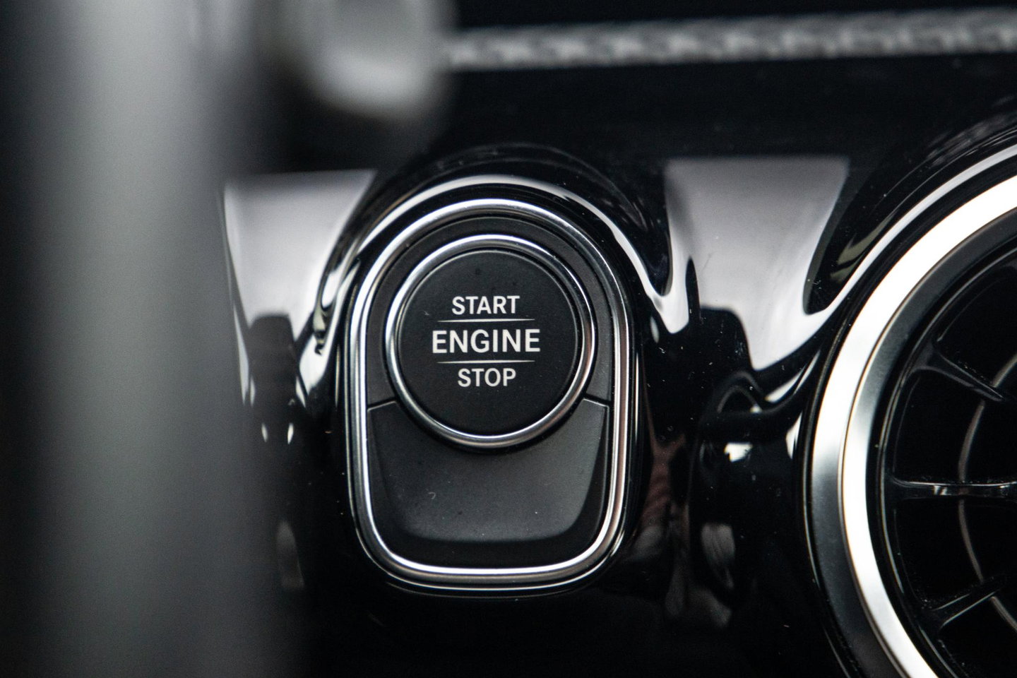 Mercedes-Benz A-Klasse 250 e Business Line AUTOMAAT / LEDER / CRUISE CONTROLE / CAMERA / CARPLAY