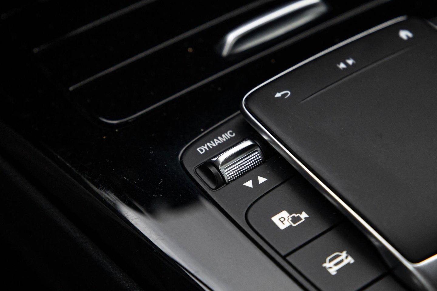 Mercedes-Benz A-Klasse 250 e Business Line AUTOMAAT / LEDER / CRUISE CONTROLE / CAMERA / CARPLAY