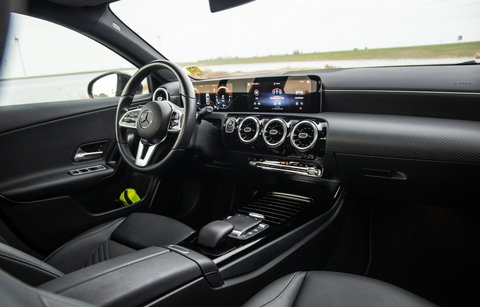 Mercedes-Benz A-Klasse 250 e Business Line AUTOMAAT / LEDER / CRUISE CONTROLE / CAMERA / CARPLAY