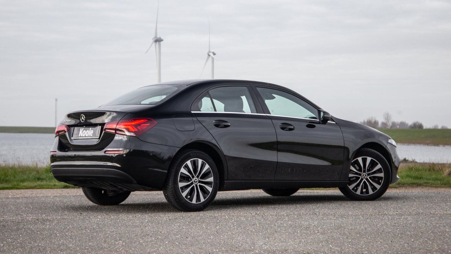 Mercedes-Benz A-Klasse 250 e Business Line AUTOMAAT / LEDER / CRUISE CONTROLE / CAMERA / CARPLAY