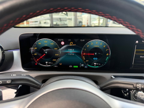 Mercedes-Benz A-Klasse 250 e AMG Pano|Memory|Ambientlight|ACC|218PK