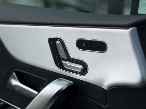 Mercedes-Benz A-Klasse 250 e AMG Pano|Memory|Ambientlight|ACC|218PK