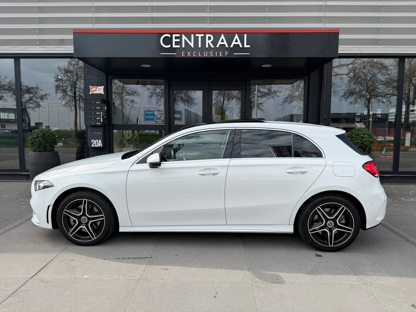 Mercedes-Benz A-Klasse 250 e AMG Pano|Memory|Ambientlight|ACC|218PK