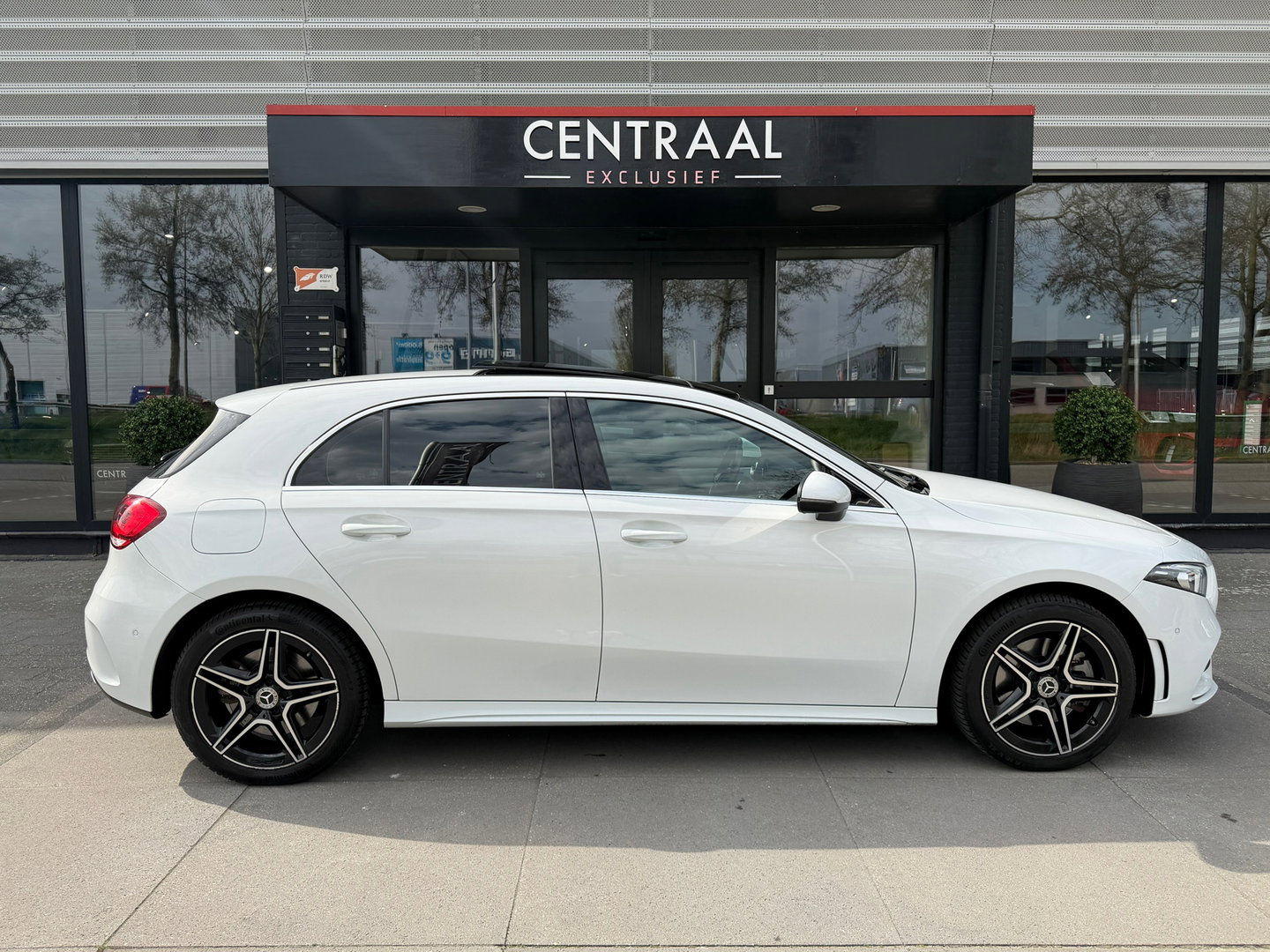 Mercedes-Benz A-Klasse 250 e AMG Pano|Memory|Ambientlight|ACC|218PK