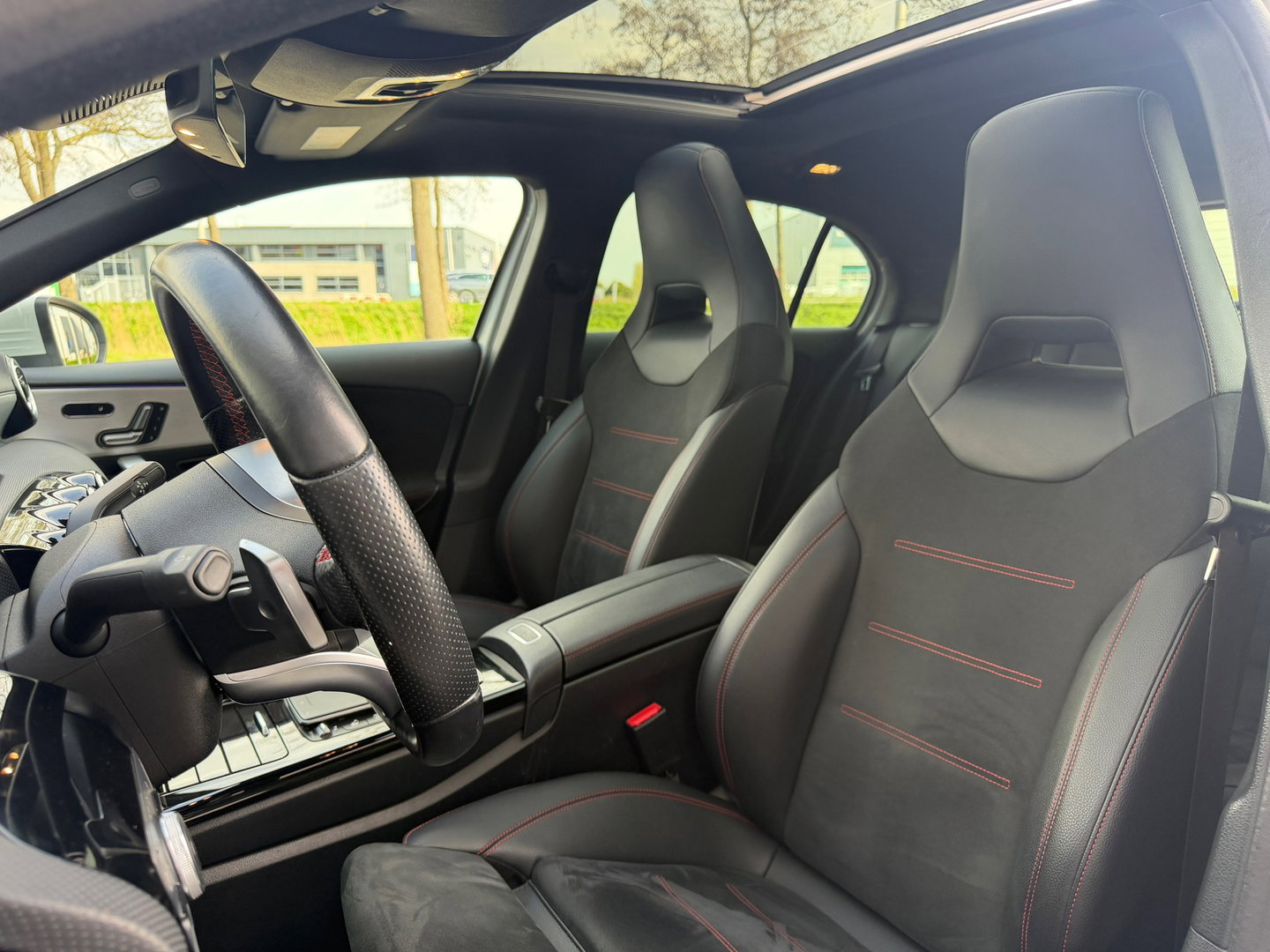 Mercedes-Benz A-Klasse 250 e AMG Pano|Memory|Ambientlight|ACC|218PK