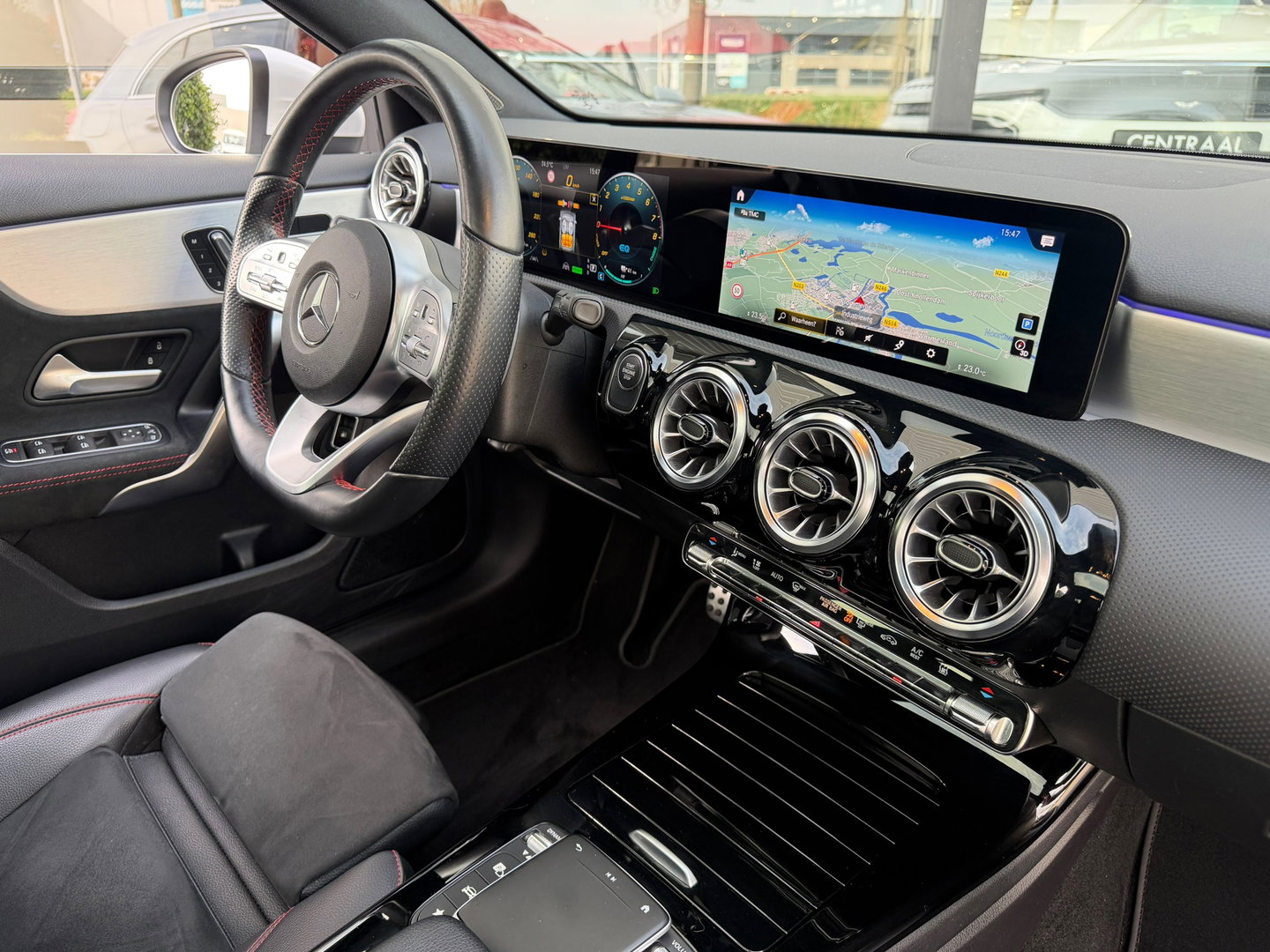 Mercedes-Benz A-Klasse 250 e AMG Pano|Memory|Ambientlight|ACC|218PK