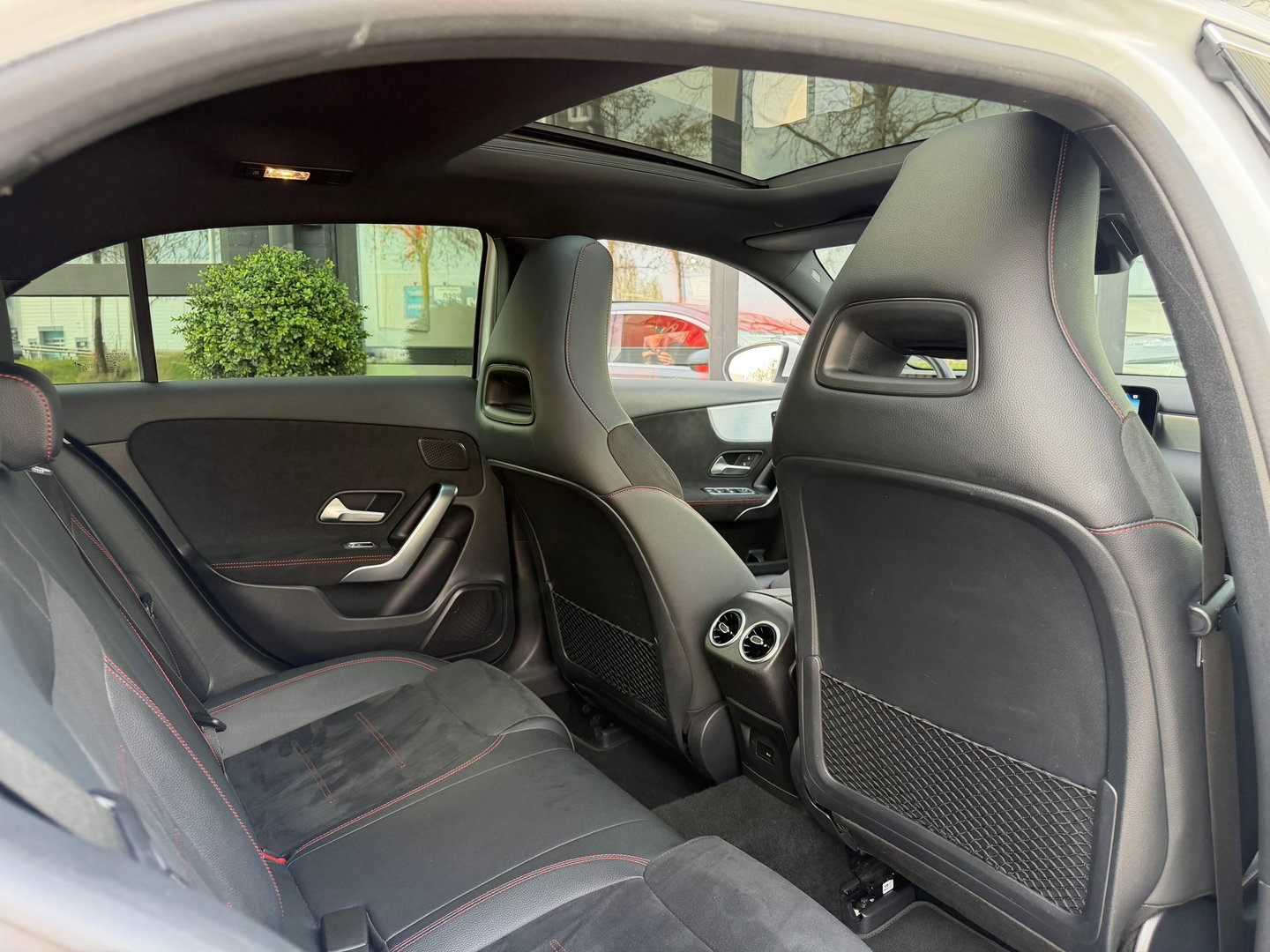 Mercedes-Benz A-Klasse 250 e AMG Pano|Memory|Ambientlight|ACC|218PK