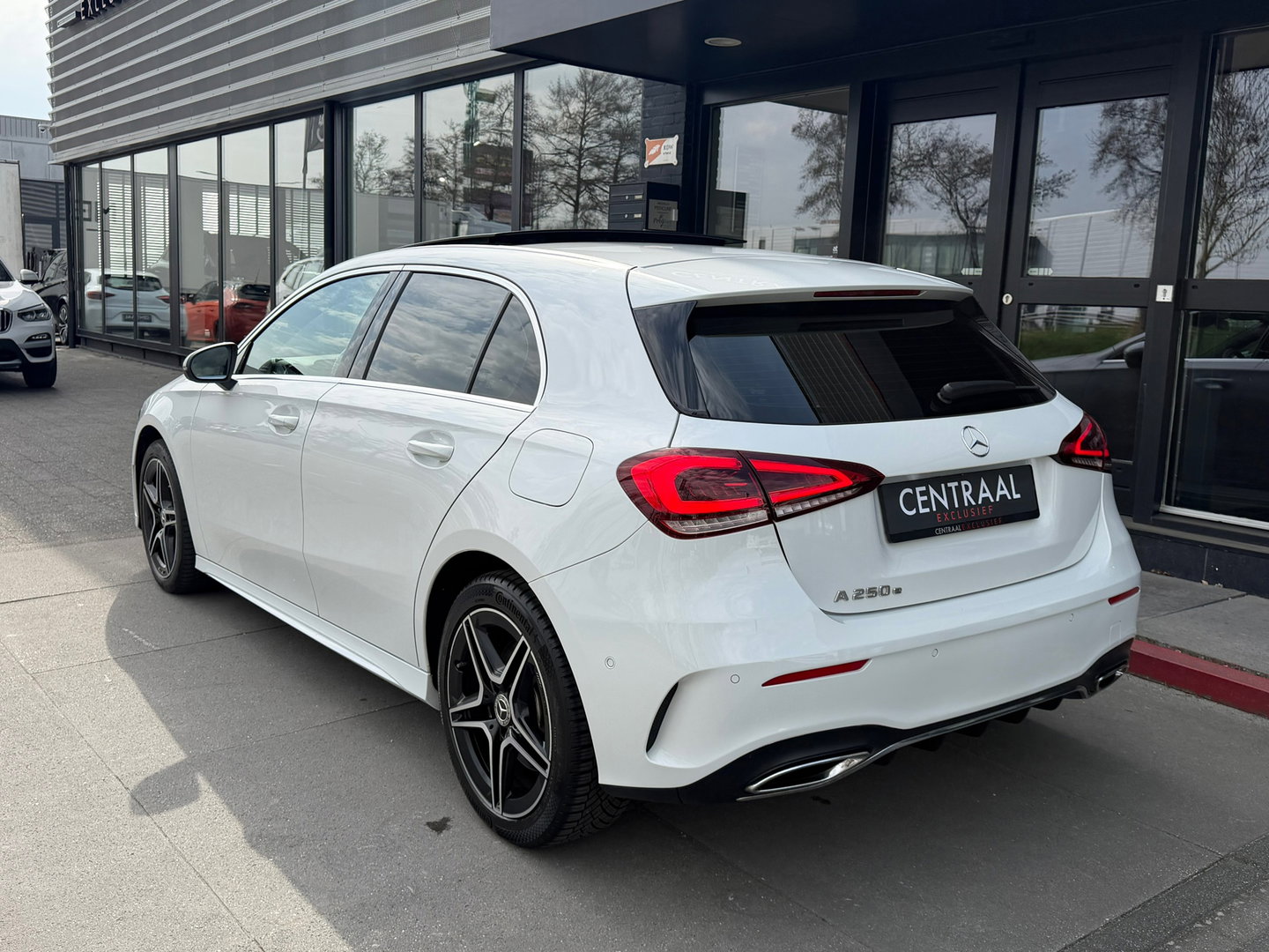 Mercedes-Benz A-Klasse 250 e AMG Pano|Memory|Ambientlight|ACC|218PK