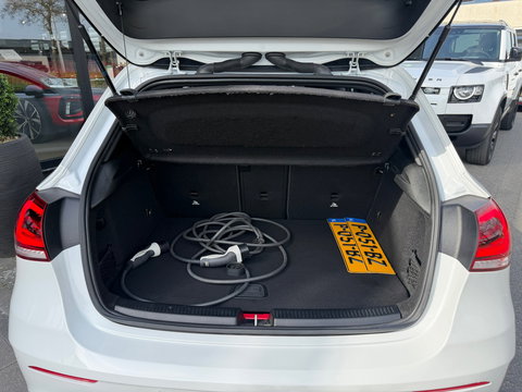 Mercedes-Benz A-Klasse 250 e AMG Pano|Memory|Ambientlight|ACC|218PK