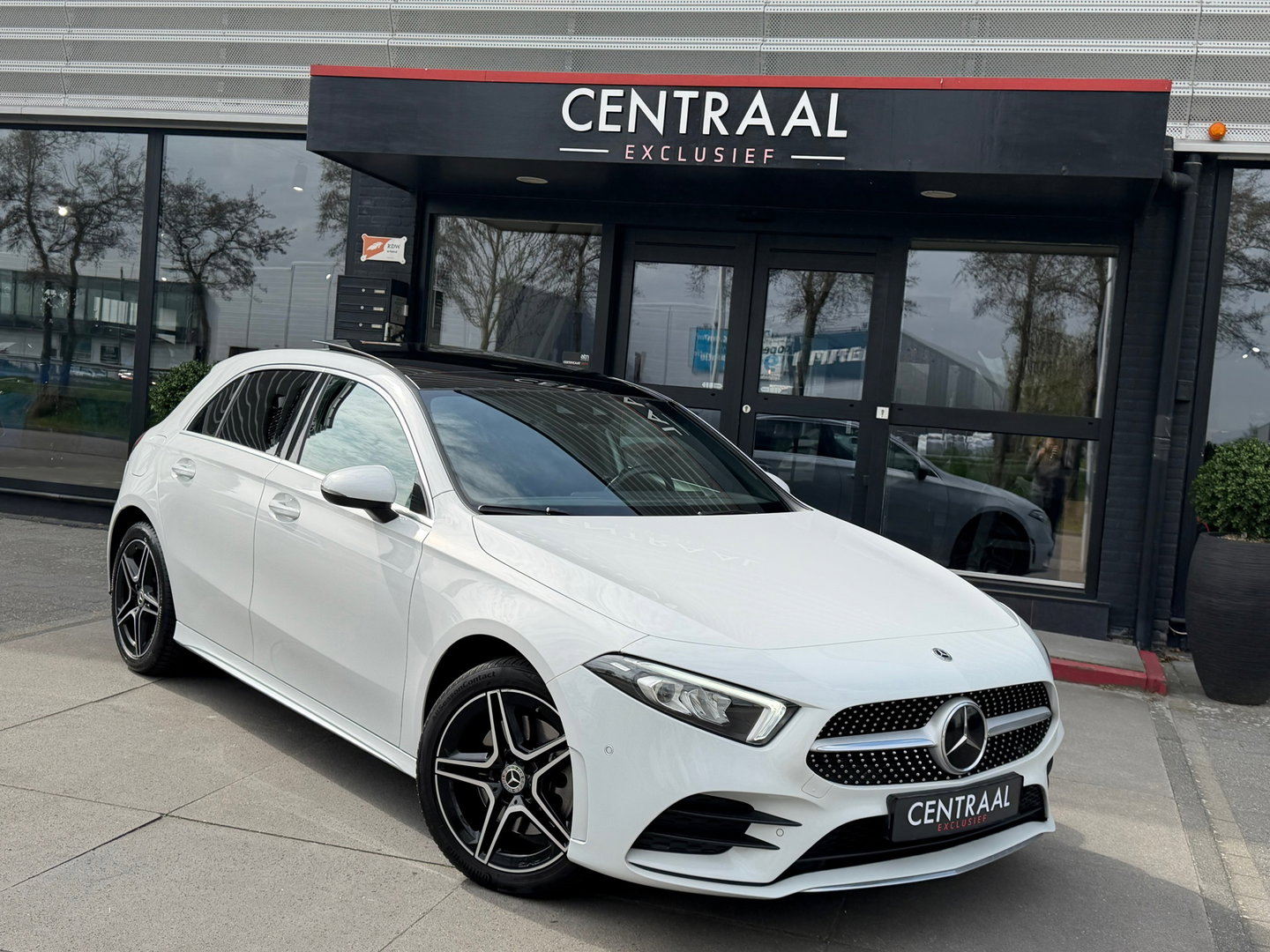 Mercedes-Benz A-Klasse 250 e AMG Pano|Memory|Ambientlight|ACC|218PK