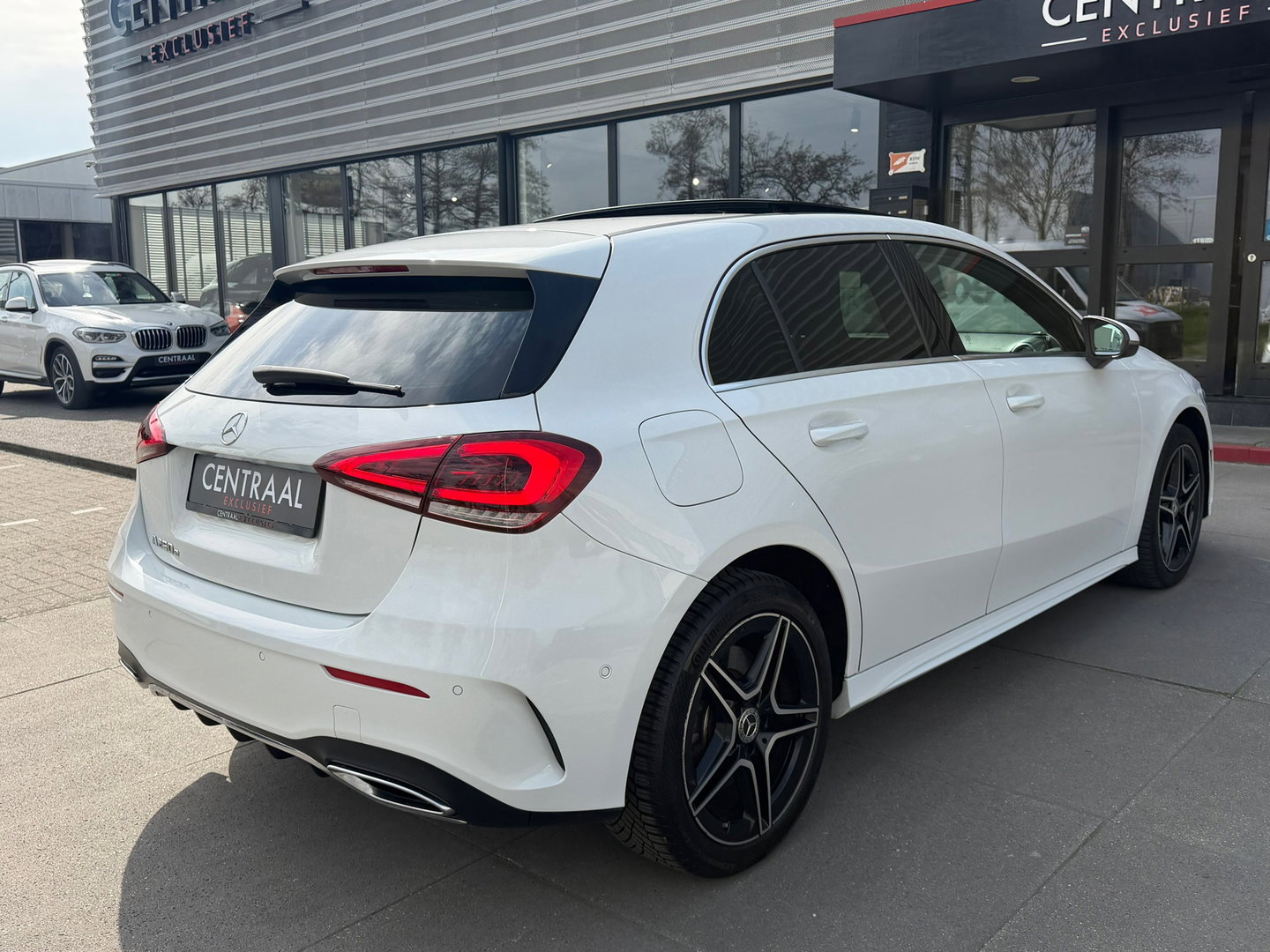 Mercedes-Benz A-Klasse 250 e AMG Pano|Memory|Ambientlight|ACC|218PK