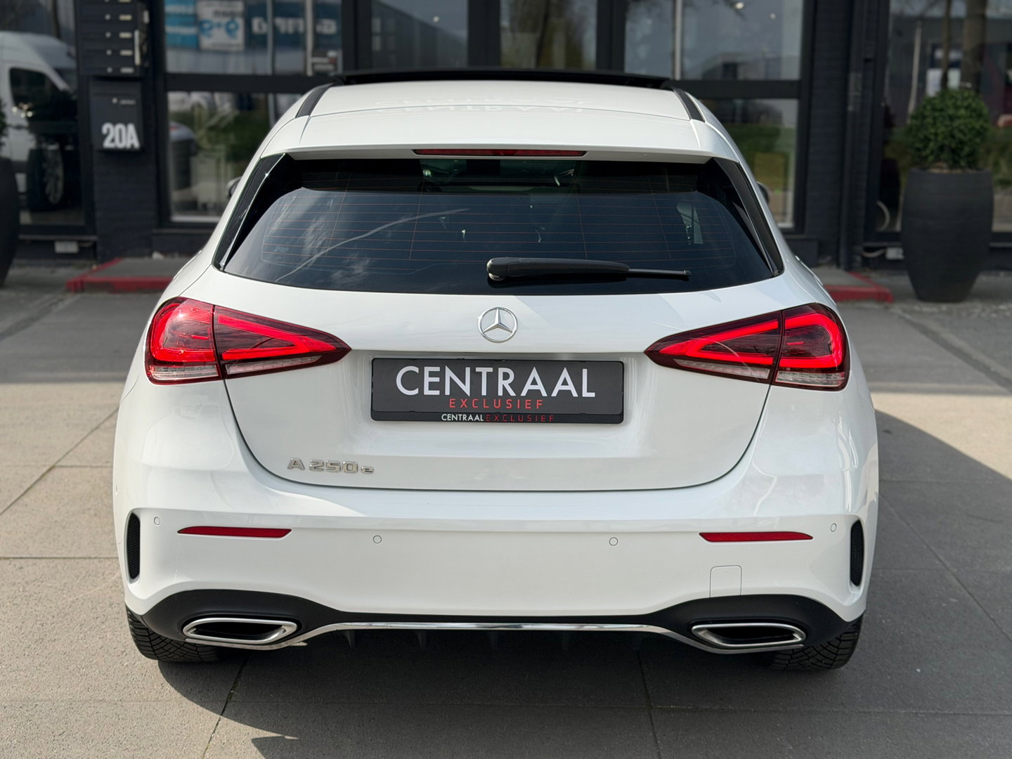 Mercedes-Benz A-Klasse 250 e AMG Pano|Memory|Ambientlight|ACC|218PK