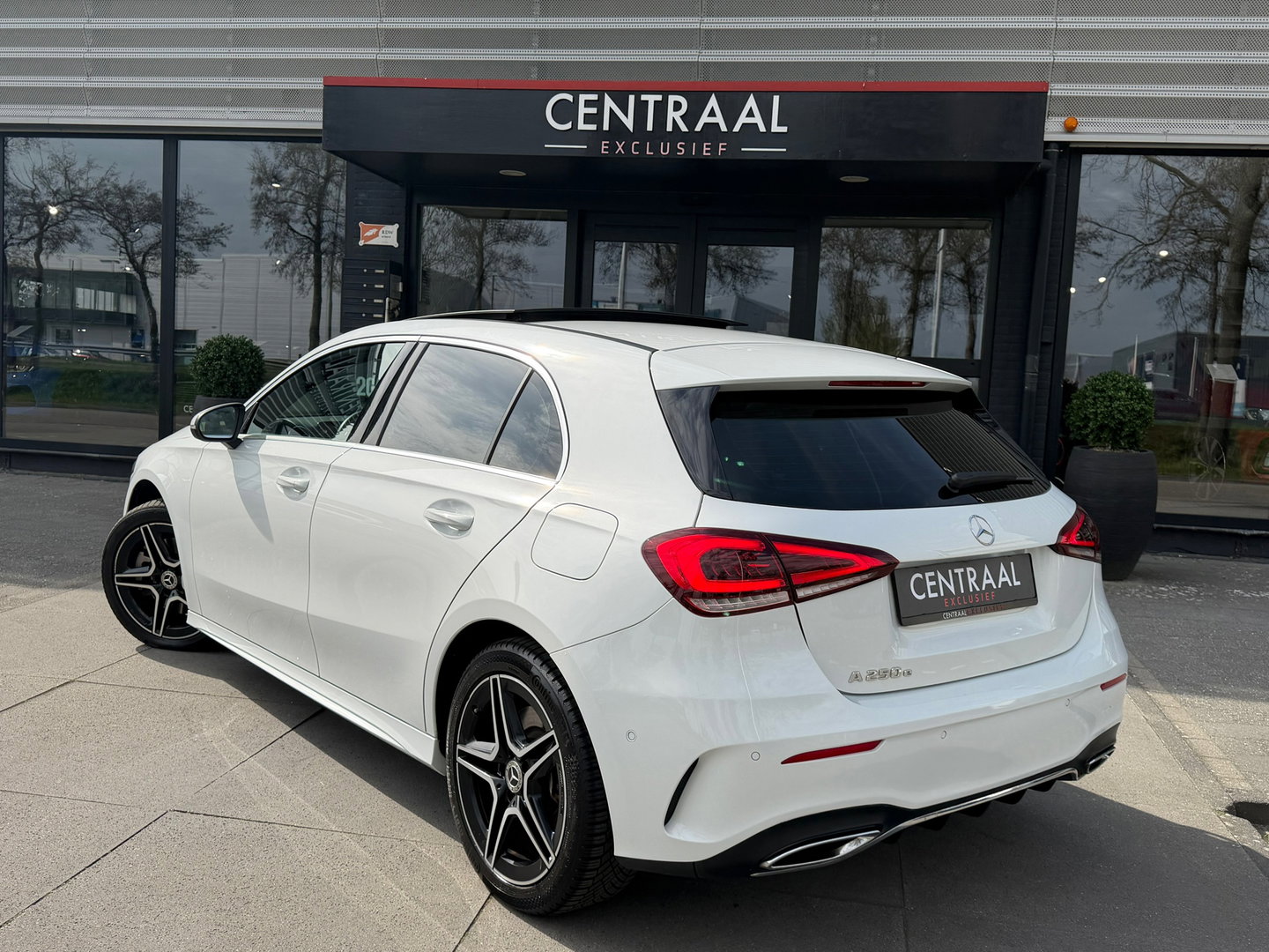 Mercedes-Benz A-Klasse 250 e AMG Pano|Memory|Ambientlight|ACC|218PK