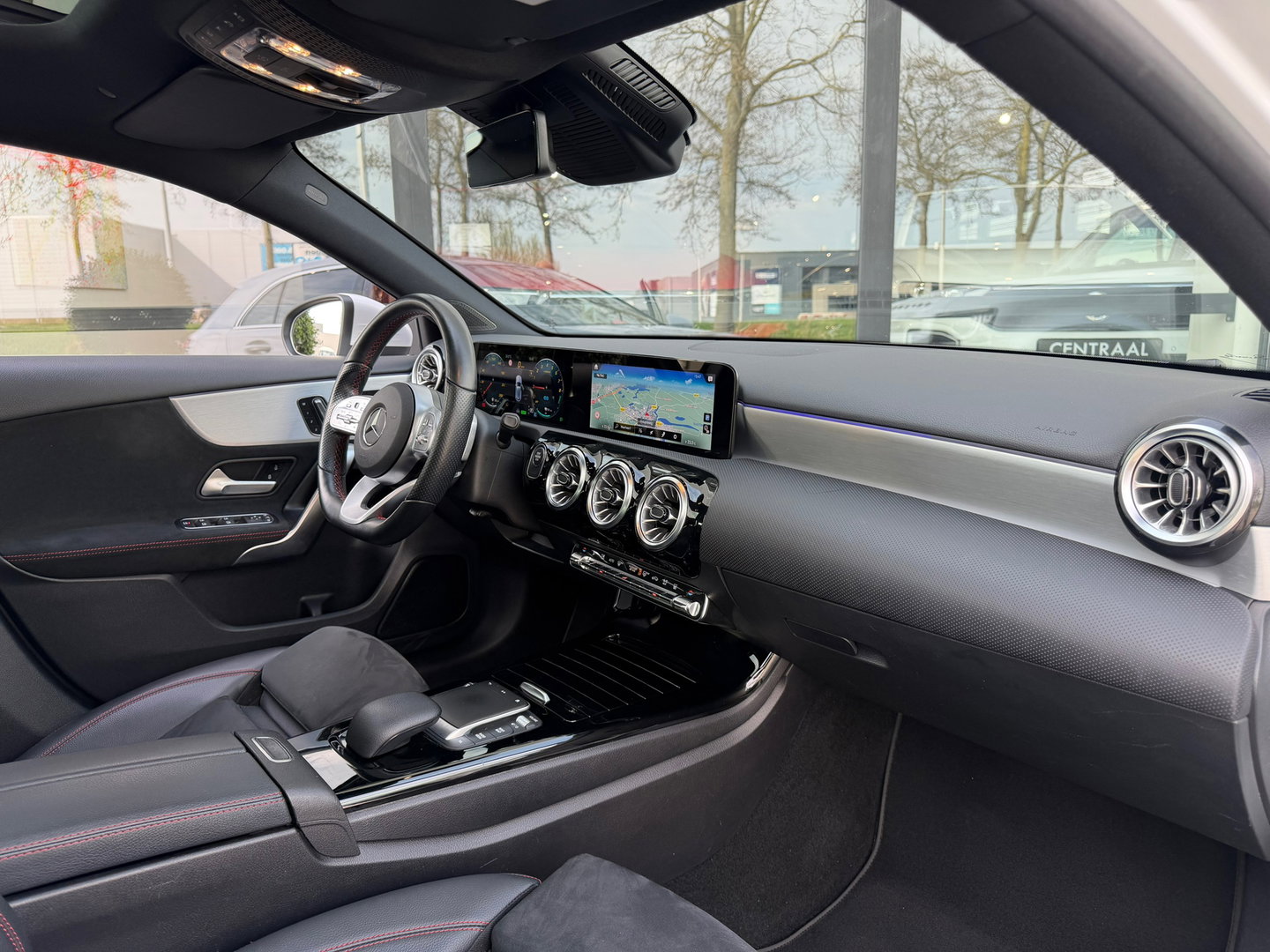 Mercedes-Benz A-Klasse 250 e AMG Pano|Memory|Ambientlight|ACC|218PK