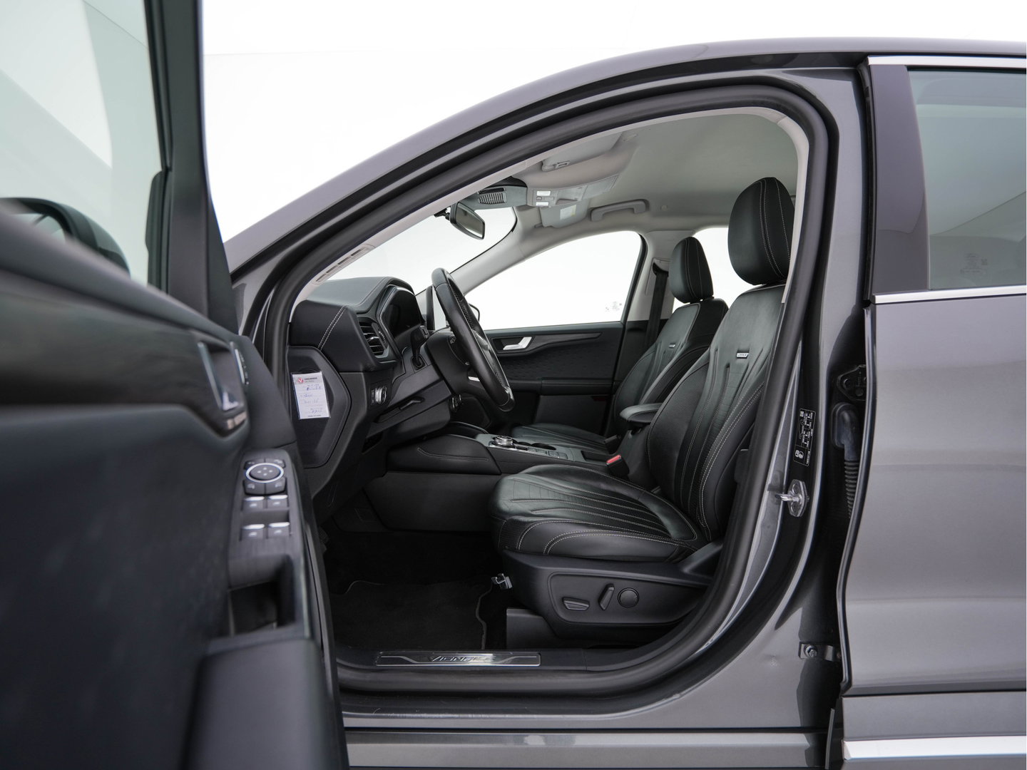 Ford Kuga 2.5 PHEV Vignale (Plug-In) (INCL-BTW) Aut. *HEAD-UP | LEATHER | DIGI-COCKPIT | FULL-LED | KEYLESS | DAB | CARPLAY | NAVI-FULLMAP | MEMORY-PACK | HEATED-COMFORTSEATS | PRIVACYGLASS | TOWBAR | 18''ALU*