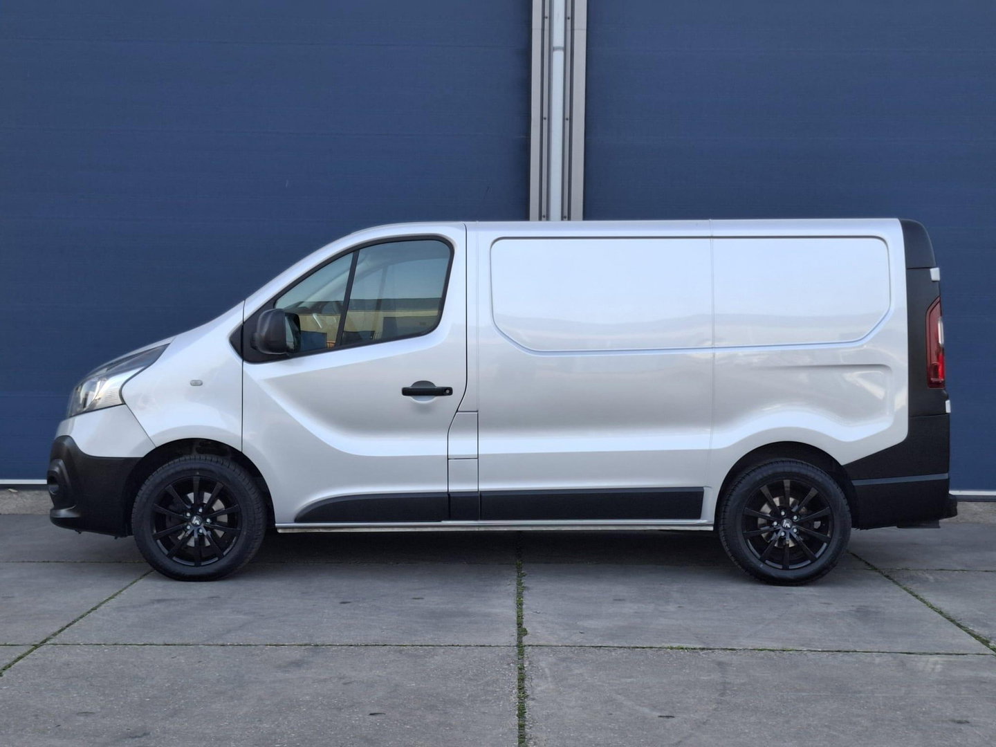Renault Trafic 1.6 dCi T27 L1H1 Générique AIRCO / CRUISE CONTROLE / NAVI / TREKHAAK / EURO 6 / MARGE AUTO !!!