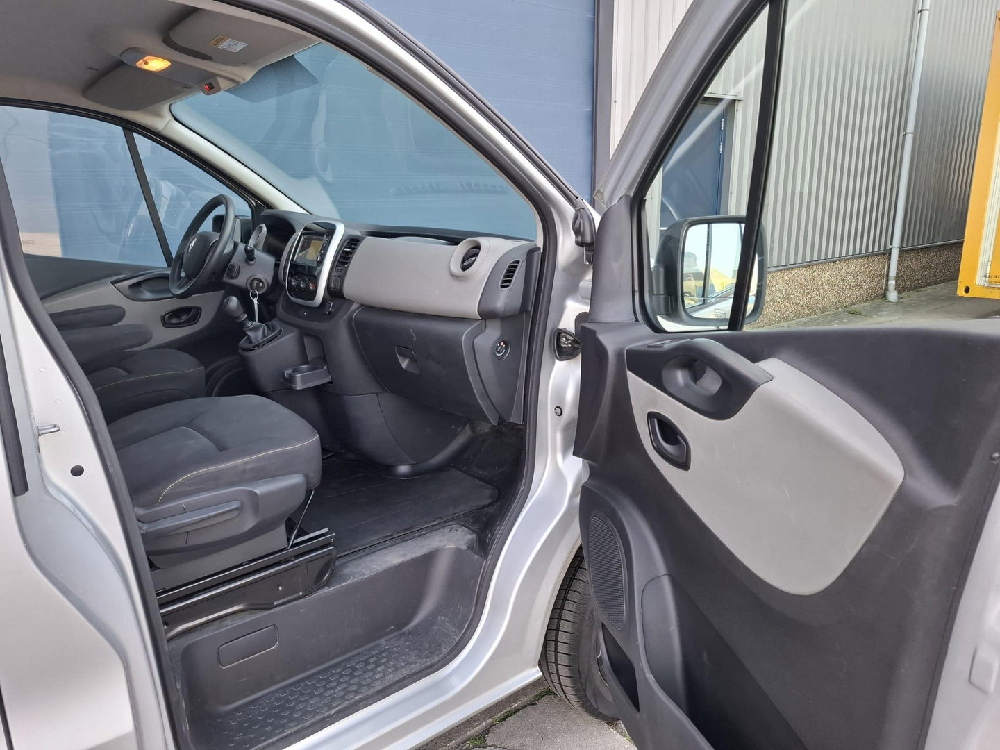 Renault Trafic 1.6 dCi T27 L1H1 Générique AIRCO / CRUISE CONTROLE / NAVI / TREKHAAK / EURO 6 / MARGE AUTO !!!