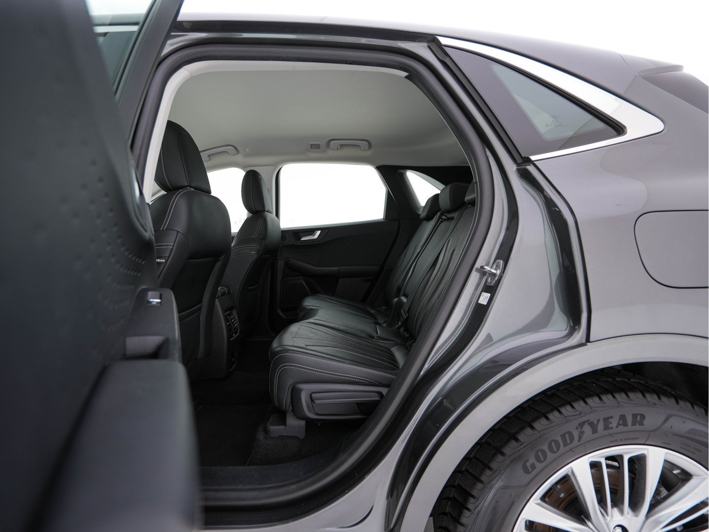 Ford Kuga 2.5 PHEV Vignale (Plug-In) (INCL-BTW) Aut. *HEAD-UP | LEATHER | DIGI-COCKPIT | FULL-LED | KEYLESS | DAB | CARPLAY | NAVI-FULLMAP | MEMORY-PACK | HEATED-COMFORTSEATS | PRIVACYGLASS | TOWBAR | 18''ALU*