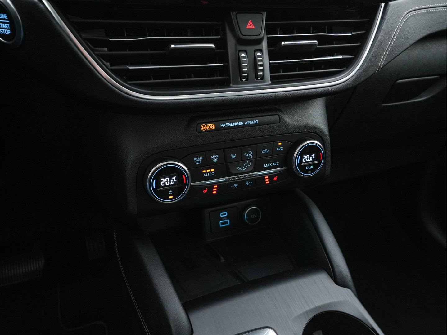 Ford Kuga 2.5 PHEV Vignale (Plug-In) (INCL-BTW) Aut. *HEAD-UP | LEATHER | DIGI-COCKPIT | FULL-LED | KEYLESS | DAB | CARPLAY | NAVI-FULLMAP | MEMORY-PACK | HEATED-COMFORTSEATS | PRIVACYGLASS | TOWBAR | 18''ALU*