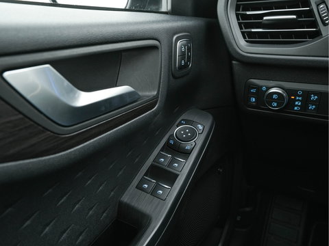 Ford Kuga 2.5 PHEV Vignale (Plug-In) (INCL-BTW) Aut. *HEAD-UP | LEATHER | DIGI-COCKPIT | FULL-LED | KEYLESS | DAB | CARPLAY | NAVI-FULLMAP | MEMORY-PACK | HEATED-COMFORTSEATS | PRIVACYGLASS | TOWBAR | 18''ALU*