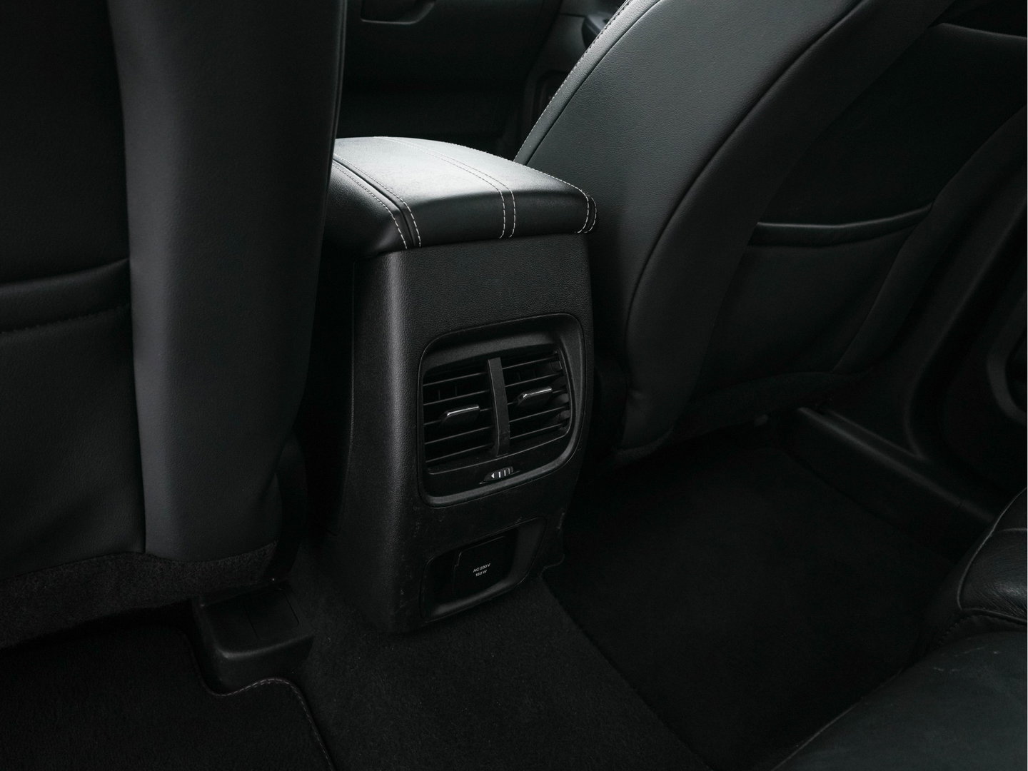 Ford Kuga 2.5 PHEV Vignale (Plug-In) (INCL-BTW) Aut. *HEAD-UP | LEATHER | DIGI-COCKPIT | FULL-LED | KEYLESS | DAB | CARPLAY | NAVI-FULLMAP | MEMORY-PACK | HEATED-COMFORTSEATS | PRIVACYGLASS | TOWBAR | 18''ALU*